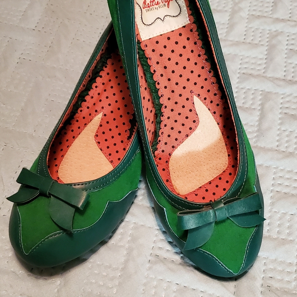 Bettie Page kelly green pin up pumps